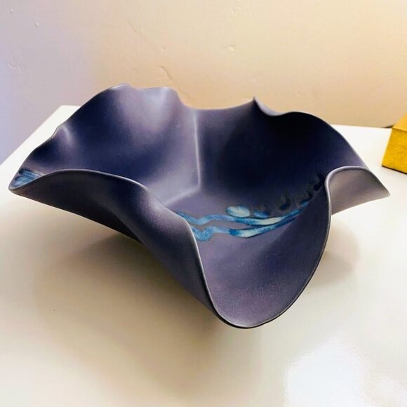 Hilborn Pottery Canada Pinched Periwinkle Art Pottery Decorative Bowl - Picture 5 of 8